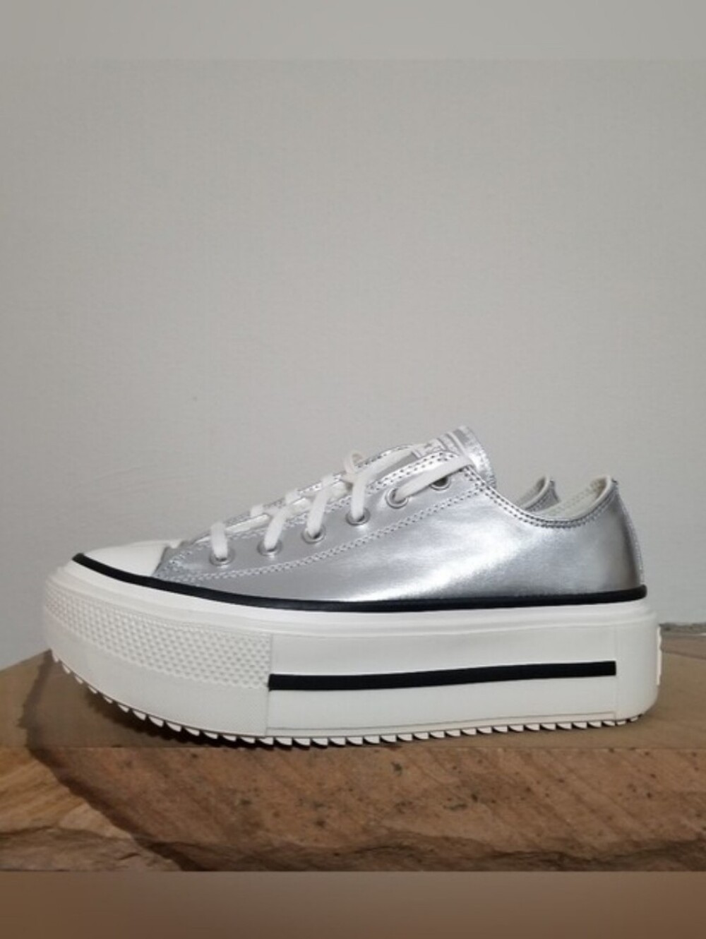 NEW! Converse Chuck Taylor Platform Low Top Sneakers Metallic Silver Sz 8 NWT - Picture 7 of 8